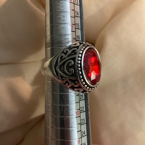 Silvertone Men’s Ring: Celtic-Inspired Filigree Design w/Red Oval Stone - Size 8 - Picture 7 of 11